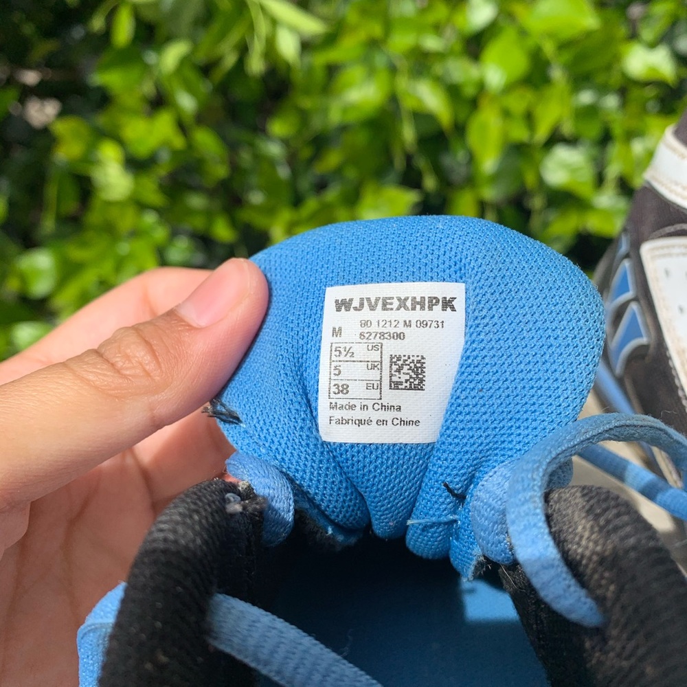 Cleats - Picture 7 of 7